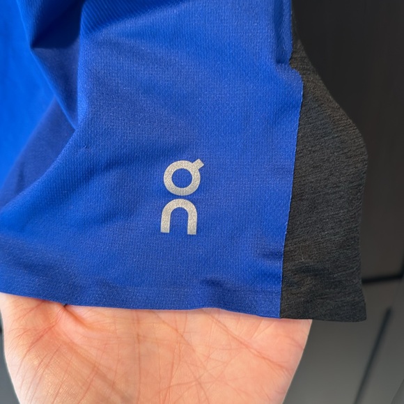 On Running Performance Tank, blue and black, size L - Picture 2 of 4